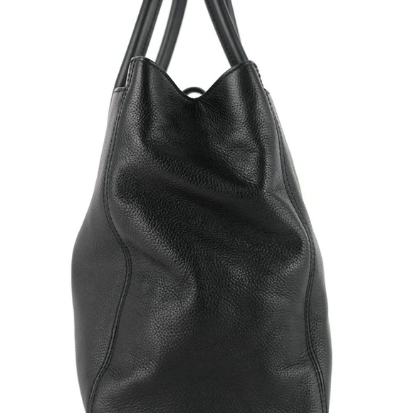 Chanel Cerf Executive Caviar Leather Tote Bag
Black - Picture 2 of 9